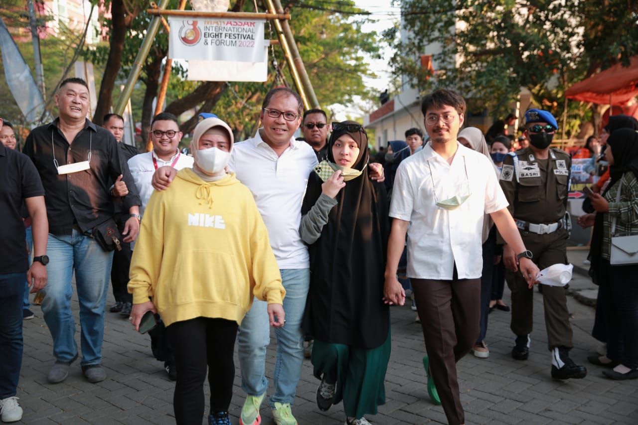 Jelang Penutupan, Danny Pomanto Sapa Warga Keliling Area Makassar F8